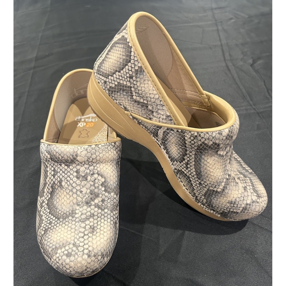 Dansko Size 40 9 XP 2.0 grey-and-white snakeskin leather Clogs Women's Shoes - Picture 2 of 8
